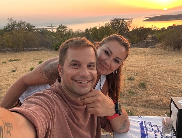Yağmur Atacan ve Pınar Altuğ çifti, magazin dünyasının en sevilen çiftlerinden biri.