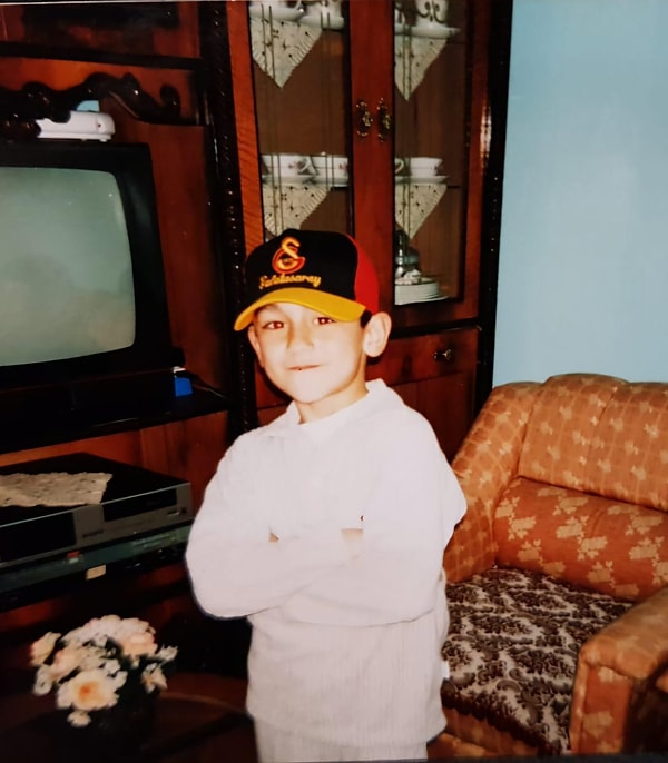 İlkay’ın yaklaşık 9 milyon takipçili Instagram hesabında da paylaştığı çocukluk fotoğrafı ise gündem oldu.
