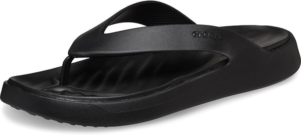 13. Crocs Getaway Flip Black Terlik, yazın rahatlığını ve şıklığını bir arada sunuyor!