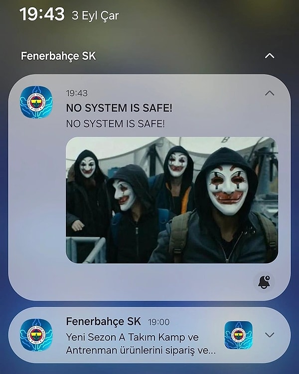 Akşam saatlerinde kullanıcılar birkaç farklı markadan "No System is Safe" bildirimi aldıklarını iddia etti.