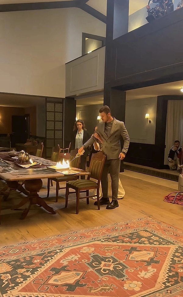 Kıvanç Tatlıtuğ'un dublörlüğünü yapan Mehmet Tan, Aile dizisinden paylaştığı sahneyle tartışma yaratmıştı.