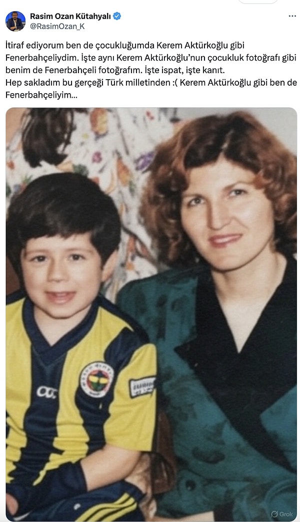 Rasim Ozan Kütahyalı da bugün çocukken Fenerbahçeli olduğunu açıklayan bir tweet attı.