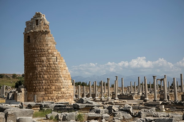 4. Perge Ancient City: Traces of the Roman and Hellenistic Periods