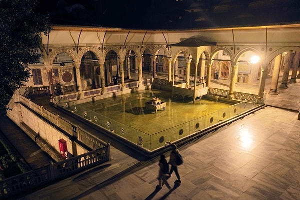 Entrance Fee and Reservations for Topkapi Palace Night Tour