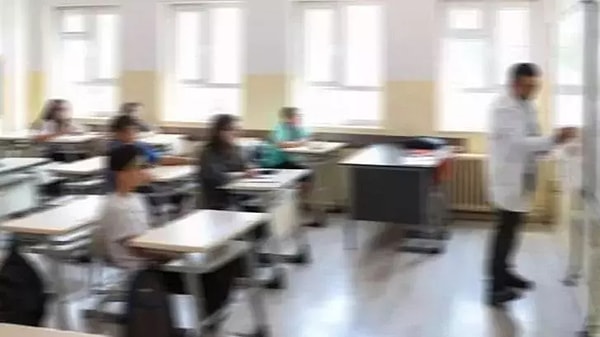 İstanbul Valiliği’nden okul saatleri hakkında açıklama geldi.