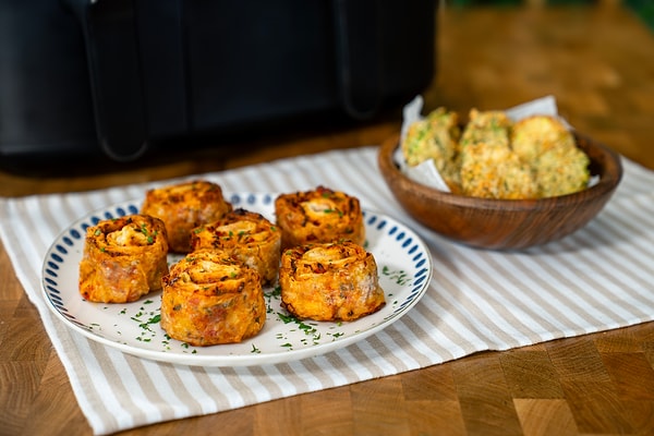 Domatesli Mini Börek ve Kabak Cipsi Nasıl Yapılır?