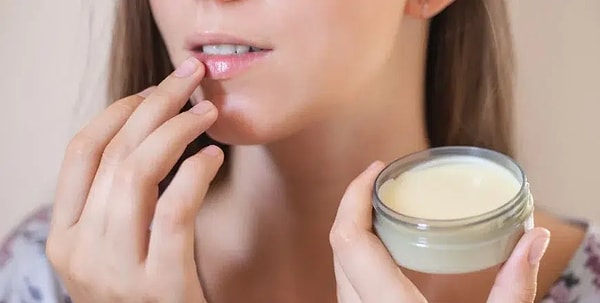 7. Dudaklarını es geçme.