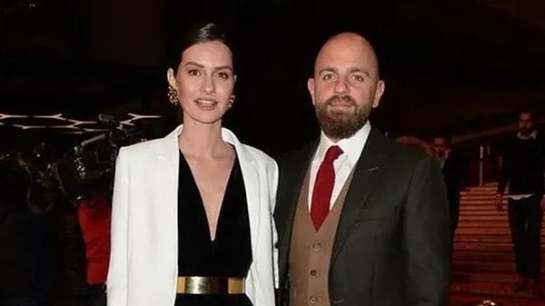 Boşanmanın ardından kulislerde “Yasemin Özilhan aylık 3 milyon TL nafaka ve lüks bir ev talep etti” gibi iddialar dolaşsa da, çift sessiz kaldı.
