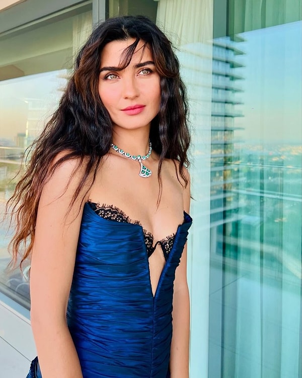 Tuba Büyüküstün en son Barış Arduç ile başrolü paylaştığı Dehşet Bey ile gündemdeydi.
