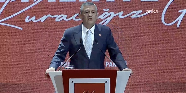 CHP İstanbul İl Başkanlığı polis ablukası altındayken Genel Başkan Özgür Özel, önemli mesajlar verdi.