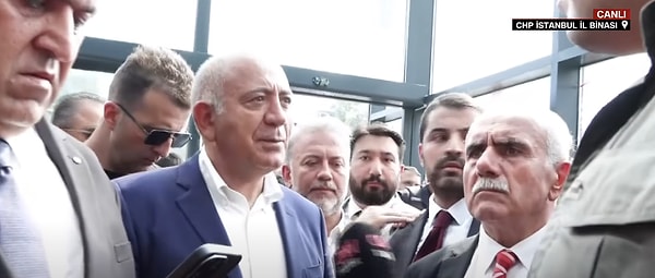 Gürsel Tekin, CHP İl Binası'nda! "Öfkemiz yok evimize giriyoruz" dedi.