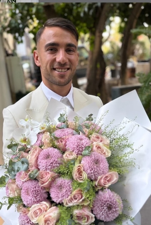 Yaklaşık 8 ay önce sevgilisine evlilik teklifi ettiğini öğrendiğimiz Yunus Akgün, bu sefer özel günüyle gündeme oturdu.