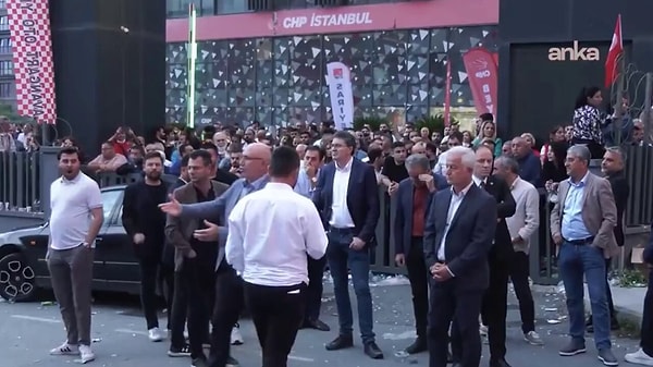 CHP İstanbul İl Başkanlığı’na kayyum olarak atanan Gürsel Tekin’in bugün binaya girişi sırasında olay çıkmıştı.