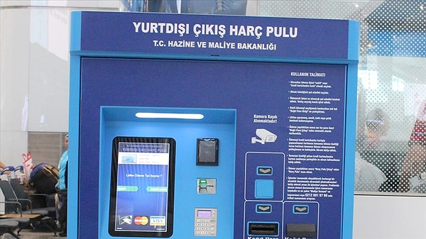 12 Ağustos 2024 yılında 150 liradan 500 liraya yükselen ve son zamla birlikte 710 lira olan yurt dışı çıkış harcına bir zam daha geldi.