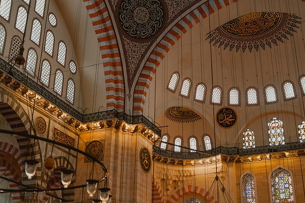 Historical Mosques of Istanbul – Silence and Architecture