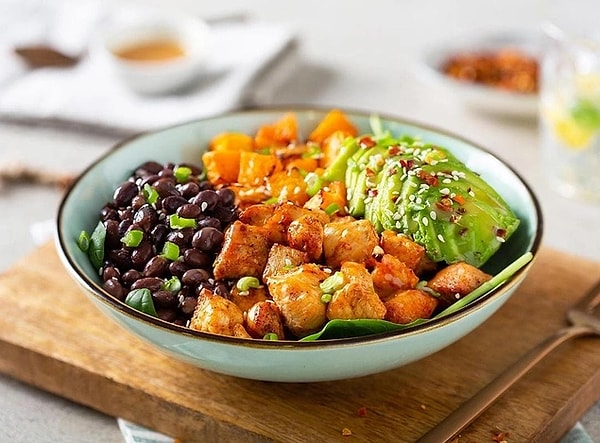 3. Miso Soslu Tavuk ve Yeşil Arpa Salatası