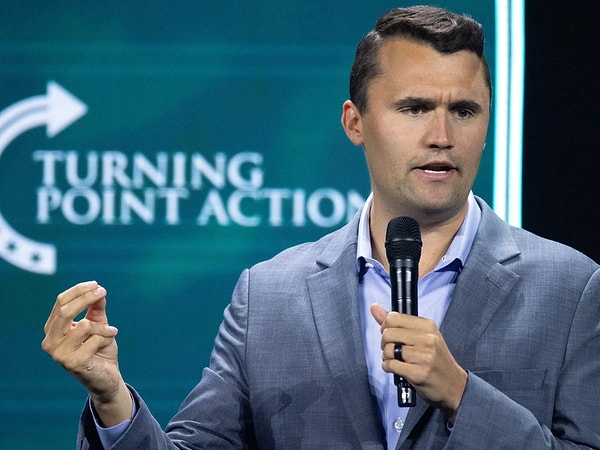 Charlie Kirk'ün yaşamını yitirdiği açıklandı. Trump, kendi sosyal medya uygulaması Truth'tan taziye yayınladı.