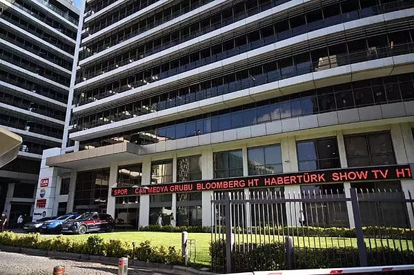 Geçtiğimiz yıllarda Habertürk, Show TV, Bloomberg HT gibi kanalları içinde barından şirketi satın alan Can Holding’e operasyon düzenlendi.