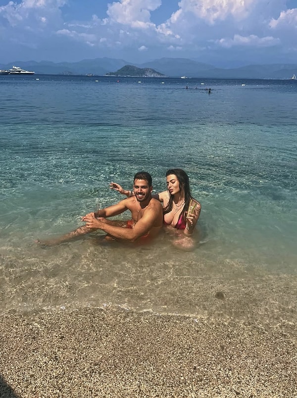 Fenomen isim bu kez de denizdeki paylaşımıyla gündem oldu.