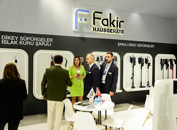 Ev konforu kategorisindeki en yeni ürünlerini Zuchex Fuarı’nda tanıtan Fakir Hausgeräte, ziyaretçilerin yoğun ilgisiyle karşılaştı.