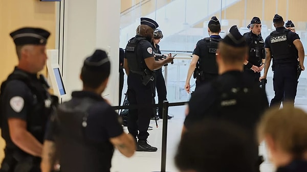 Fransa’nın başkenti Paris’te pazartesi gecesi yaşanan olay, ülkede İslamofobi tartışmalarını yeniden alevlendirdi.