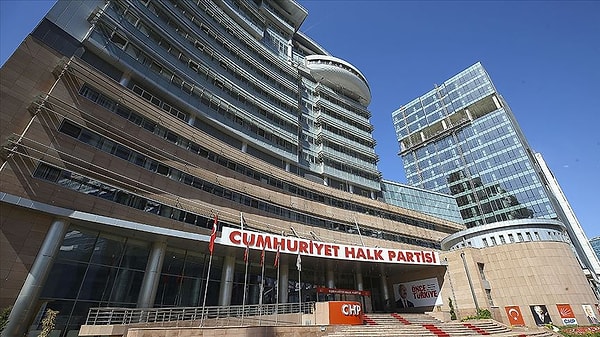 CHP’de yargılanan kurultay için 15 Eylül’de duruşma olacak. İddiaya göre mahkeme karar alarak mutlak butlan ilan edecek ve eski başkan Kemal Kılıçdaroğlu göreve geri dönecek.