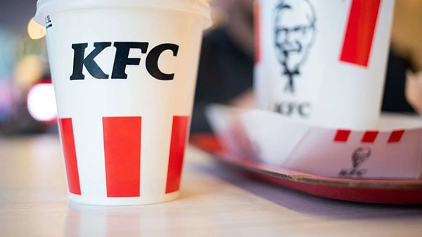Türkiye’de yüzlerce restoranı olan KFC ani bir kararla Türkiye’deki mağazalarını kapatmıştı.