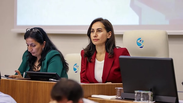 CHP’den istifa eden Özlem Vural Gürzel AKP’ye katılacak.