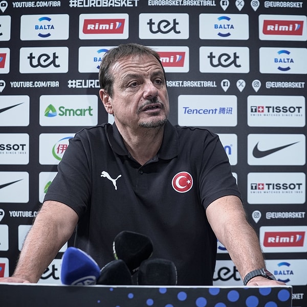 Ergin Ataman'dan da fotoğrafla ilgili açıklama geldi. Ataman paylaşımı yapan kişinin takımdan ayrıldığını açıkladı.
