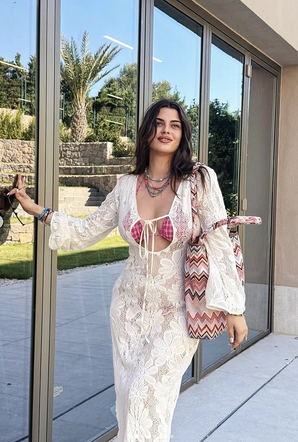 Hatırlarsanız geçtiğimiz günlerde Derin Talu, tatil dönüşü havalimanına bikinili gidince olanlar olmuştu.