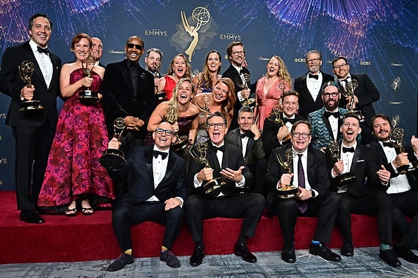 Dizi endüstrisinin en prestijli ödüllerinden biri olan Emmy's, Los Angeles'ta düzenlenen törenle geçtiğimiz akşam sahiplerini buldu.