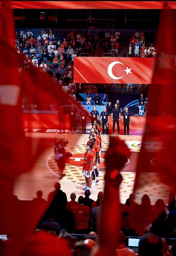 A Milli Erkek Basketbol Takımımız EuroBasket 2025’te tarihi bir başarıya imza attı.