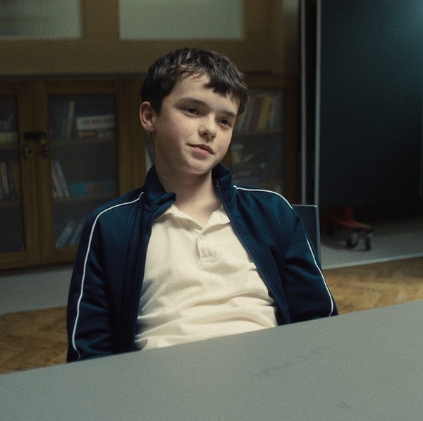 Netflix'te yayınlanan Adolescence adlı diziyi eğer izlemediyseniz, şiddetle izlemenizi tavsiye ederiz.