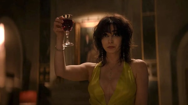 The Penguin dizisinde Cristin Milioti, Gotham’ın en güçlü ailelerinden birinin kızı Sofia Falcone’yi canlandırdı.