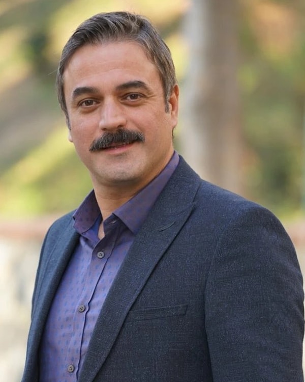 Sabah saatlerinde, Geniş Aile dizisi ile büyük bir popülariteye ulaşan ünlü oyuncu Ufuk Özkan’ın intihar girişiminde bulunduğu iddia edilmişti.