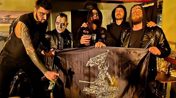Grup üyeleri savcılık ifadelerinde, şarkılar ve sosyal medyadaki paylaşımlar ile bir alakalarının olmadığını ve sadece grupta müzisyenlik yaptıklarını ifade ettiler.