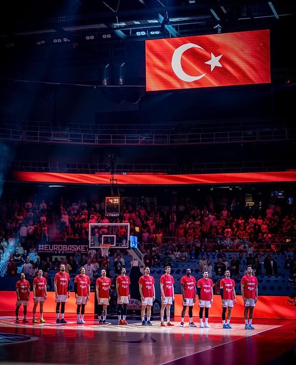EuroBasket 2025 finalinde terimizin son damlasına kadar savaştık ama kupa kıl payı elimizden kaçtı.