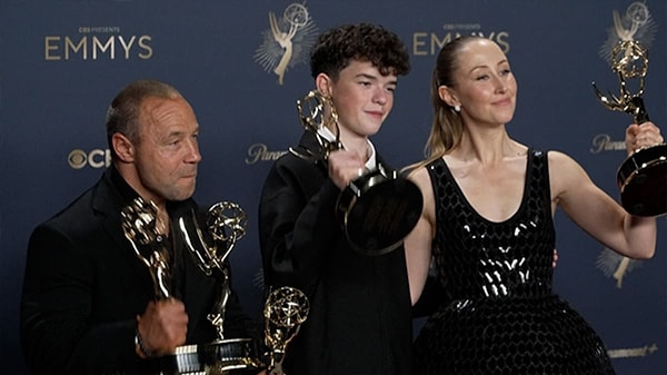Gecenin en çok konuşulan yapımlarından biri ise Netflix'in "Adolescence" dizisi oldu: Mini dizi, 77. Emmy Ödülleri'nde toplam sekiz ödül almayı başardı.