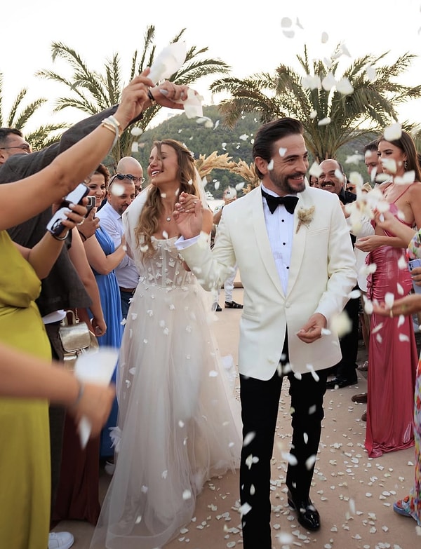 Oyuncu Ahmet Kural, 2023 yılında avukat eşi Çağla Gizem Şahin ile nikah masasına oturmuştu.