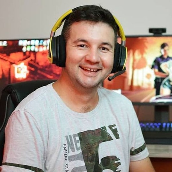 Emre Bozkurt Kimdir?