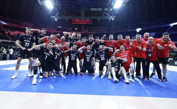 A Milli Erkek Voleybol Takımı, 2025 FIVB Dünya Şampiyonası’nda Kanada’yı 3-0 mağlup ederek grup lideri olarak son 16 turuna yükseldi.