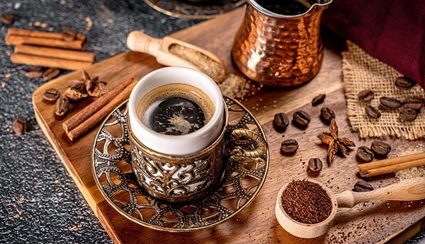 2. Sana bizden bir Türk kahvesi! Yanına ne alırsın?