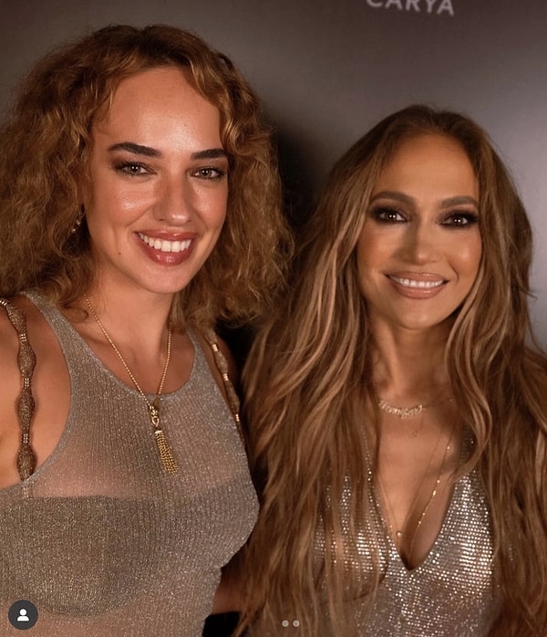 Rol aldığı yapımlarla ve özel hayatıyla sık sık konuştuğumuz Seda Bakan, bir süre önce Jennifer Lopez konserindeki fotoğrafla gündeme gelmişti.