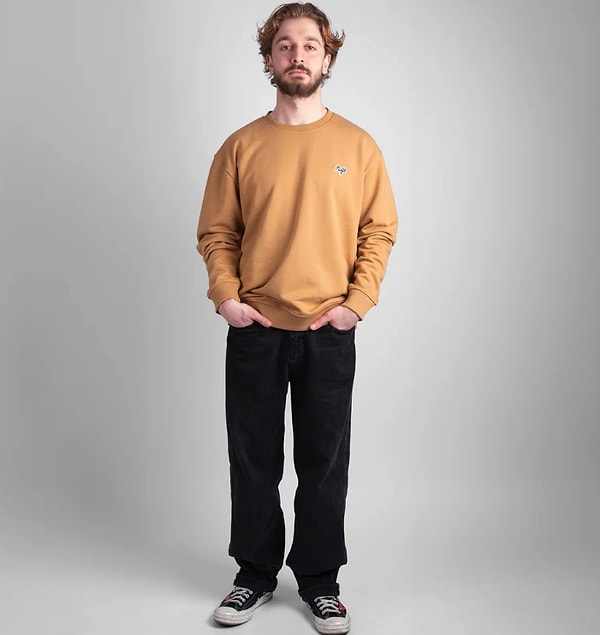 Rahatlığı ve tarzı bir arada sunan Mugo Basic sweatshirt, %68’e varan indirimle gardıropların favori parçası olmaya aday.
