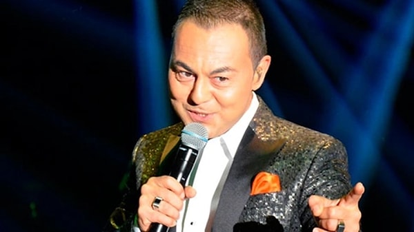 Söz yazarlığı ayrı, sesi ayrı etkileyicilikte olan Serdar Ortaç, magazinde sık sık gündeme gelen isimlerden.