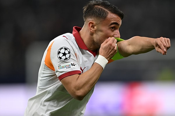 Galatasaray gol perdesini açan taraf oldu.