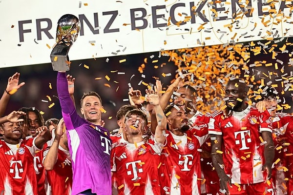 1. 2021-2022 sezonunda Bayern München'in  as kalecisi kimdir?