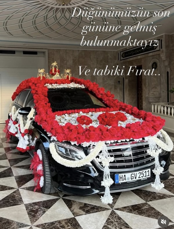 Öte yandan düğün şatafatıyla gündem olurken düğün arabası da Menzil köyünde bulunanlar tarafından böyle paylaşıldı👇🏻