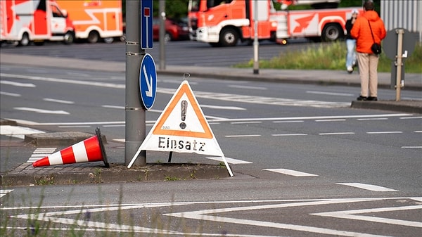 Berlin polisinden yapılan açıklamada, kentteki Spree Nehri'nde 3 metre derinlikte, İkinci Dünya Savaşı'ndan kalma bomba bulunduğu ifade edildi.