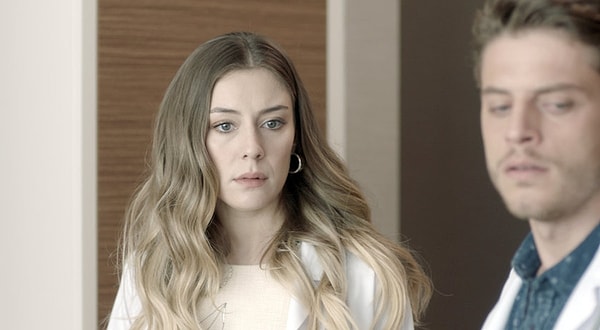 Sibel Arna’nın programına katılan Ege Kökenli, geçtiğimiz yıllarda yer aldığı Kalp Atışı dizisinin kariyerindeki yerine dair samimi itiraflarda bulundu.